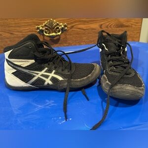 ASICS youth wrestling shoes